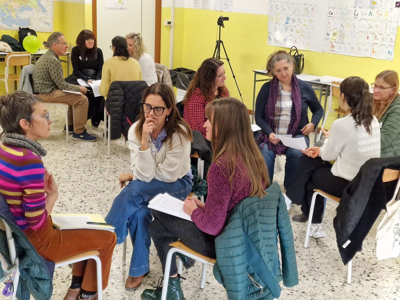 Educadoras y educadores en un espacio de formación docente